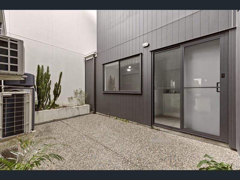 21 Flintwood Crescent, Palmview — photo 1 of 5