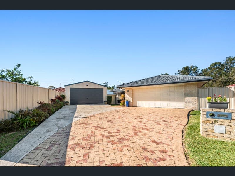 6 Layt Court, Landsborough — photo 1 of 5