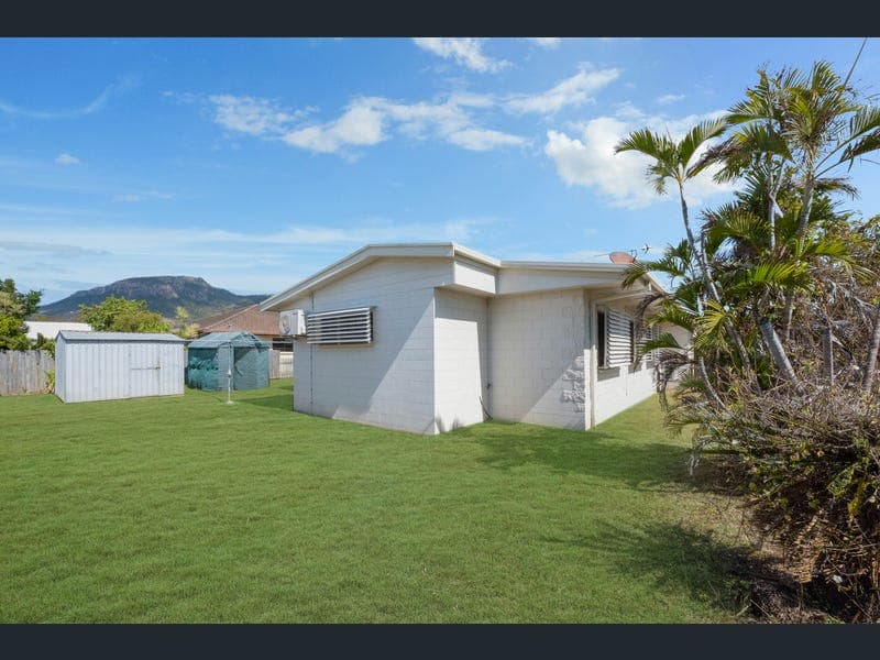 24 Honeysuckle Drive, Annandale — photo 1 of 5