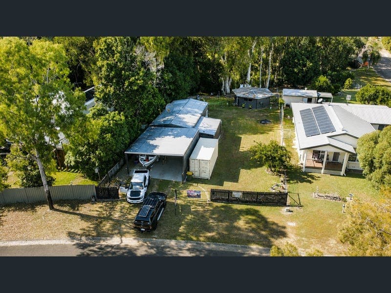 4 Howitson Drive, Balgal Beach — photo 1 of 5