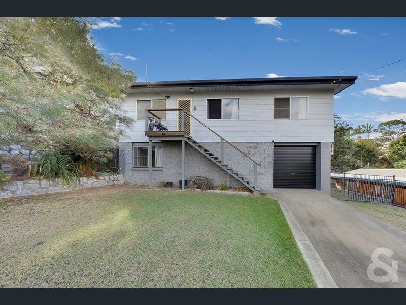 8 Ferguson Crescent, West Gladstone — photo 1 of 5