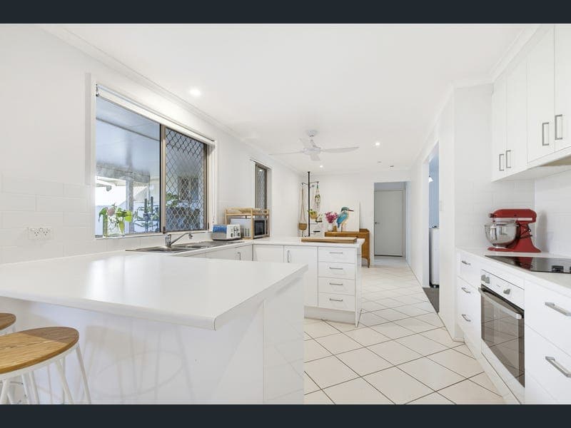 63 Lapoinya Crescent, Warana — photo 1 of 5