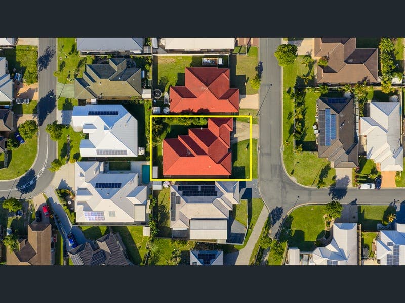 10 Courtney Street East, Rothwell — photo 1 of 5