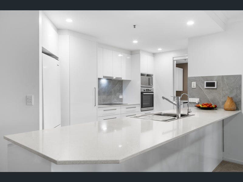 341/21 Cypress Avenue, Surfers Paradise — photo 1 of 5
