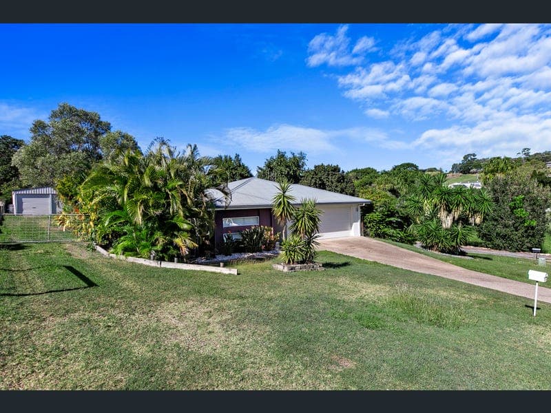 76 Palm Way, Dundowran Beach — photo 1 of 5
