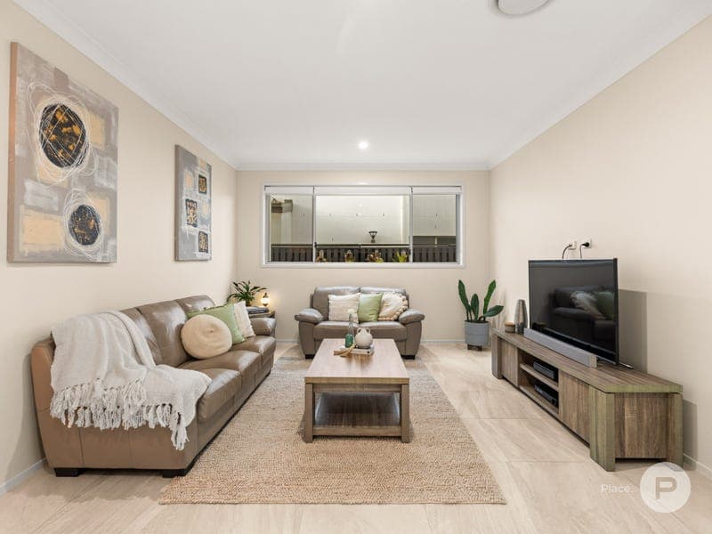 70 Fisher Street, Rochedale — photo 1 of 5