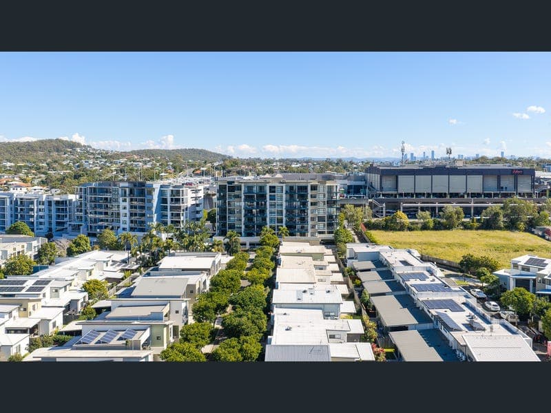 1203/16 Surbiton Court, Carindale — photo 1 of 5