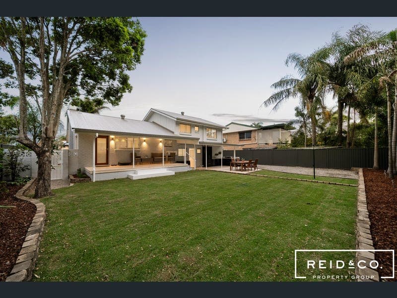 13 Kalimna Drive, Clontarf — photo 1 of 5