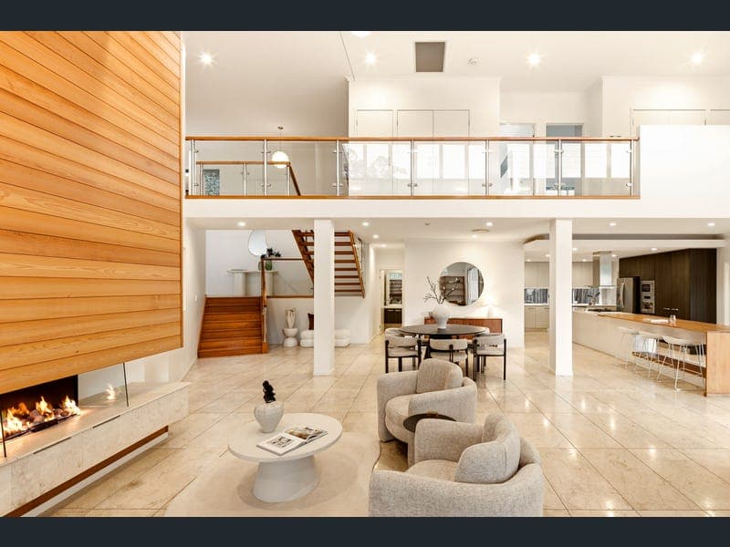 16 Emma Place, Fig Tree Pocket — photo 1 of 5