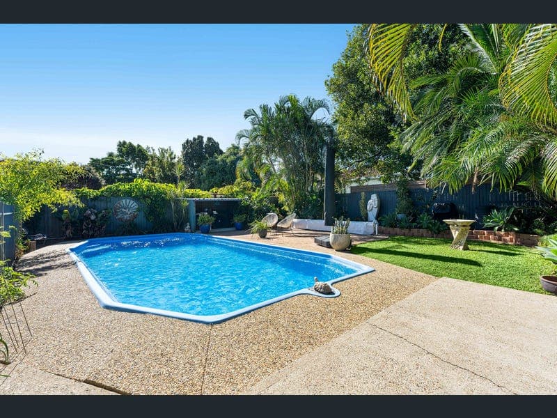 15 Allen Street, Wynnum — photo 1 of 5