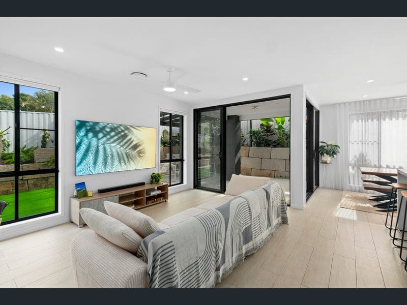 6 Taperell Drive, Tugun — photo 1 of 5