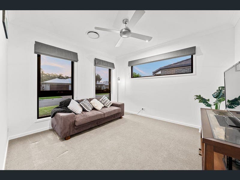 17 Penda Crescent, Pallara — photo 1 of 5
