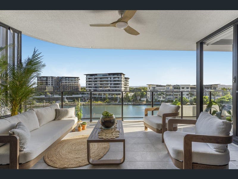1407/10 Sickle Avenue, Hope Island — photo 1 of 5