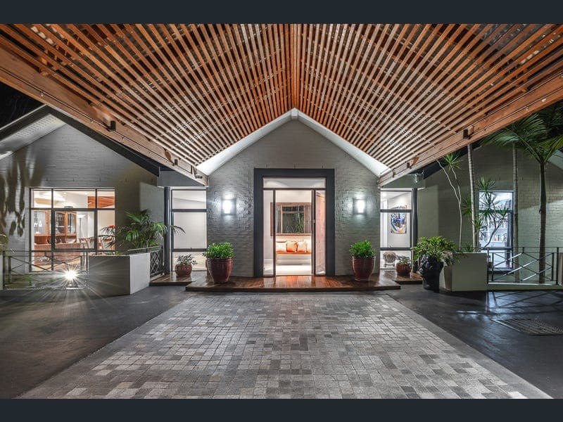 39 Cedarleigh Road, Kenmore — photo 1 of 5