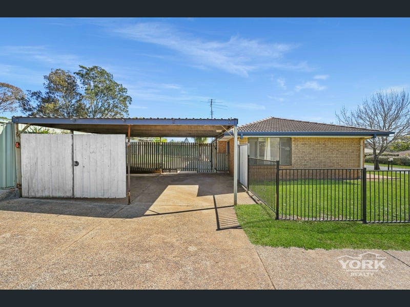 2 Champagne Crescent, Wilsonton Heights — photo 1 of 5