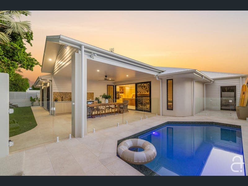 215 Oceanic Drive, Bokarina — photo 1 of 5