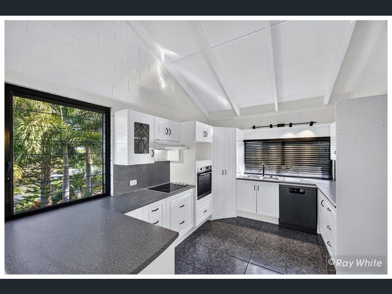 23-25 Shaw Avenue, Yeppoon — photo 1 of 5