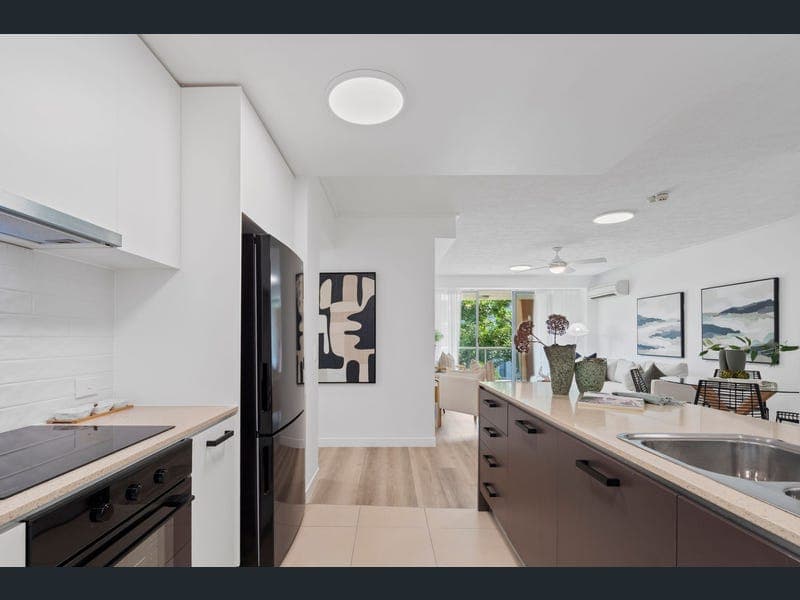 625/66 Sickle Avenue, Hope Island — photo 1 of 5