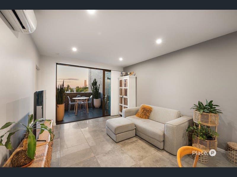 22/16-24 Lower Clifton Terrace, Red Hill — photo 1 of 5