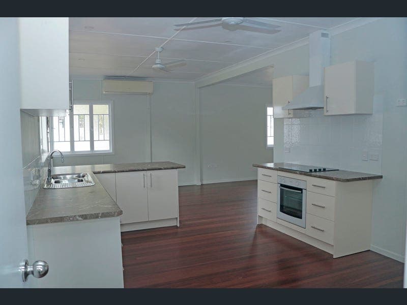 33 Strathdee Street, Mundubbera — photo 1 of 5