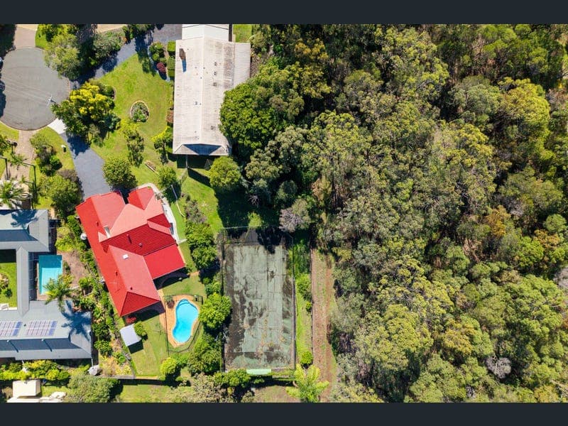 8 Stratford Court, Birkdale — photo 1 of 5