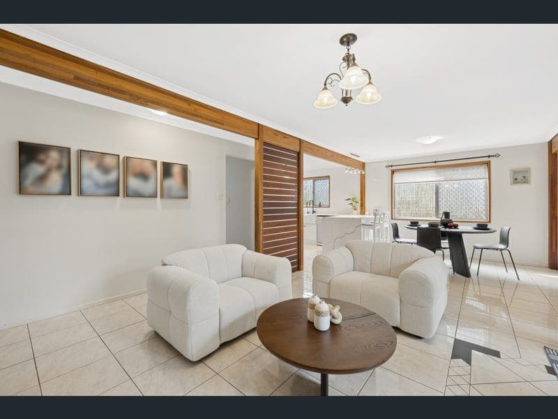 9 Batman Crescent, Springwood — photo 1 of 5