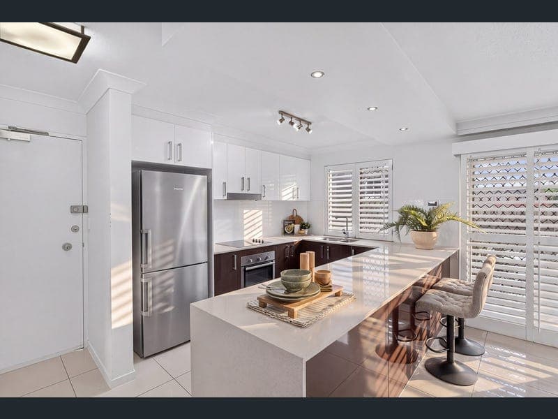 2/21 Albatross Avenue, Mermaid Beach — photo 1 of 5