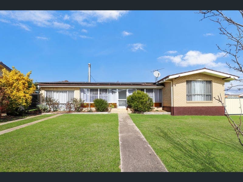 83 Lock Street, Stanthorpe — photo 1 of 5