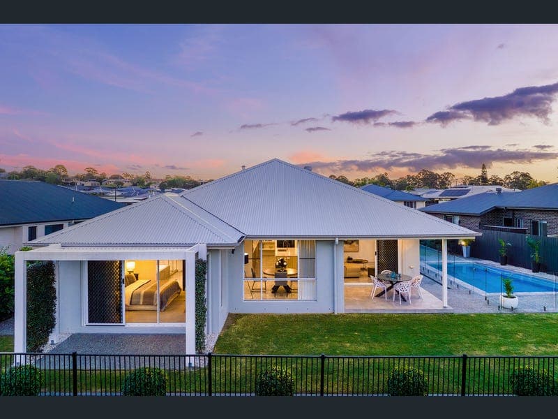 33 Cambridge Circuit, Southside — photo 1 of 5