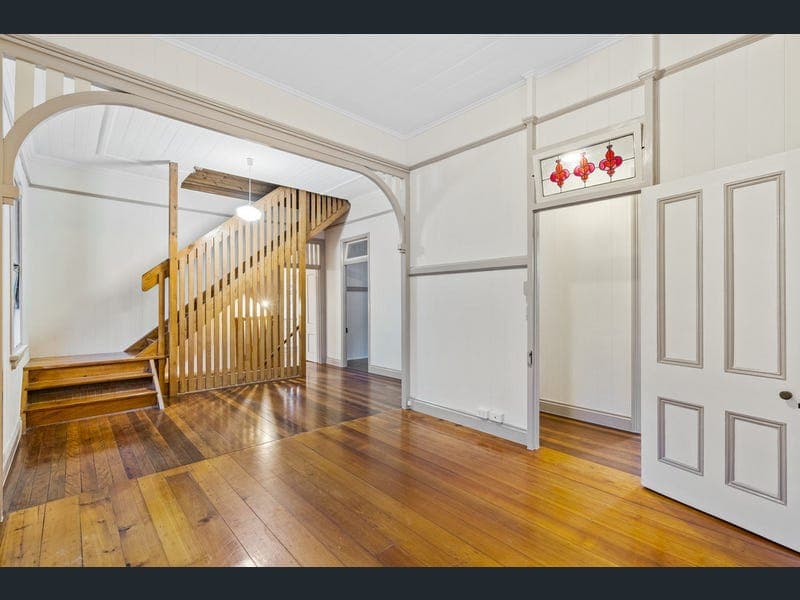 17 Gloucester Street, Highgate Hill — photo 1 of 5
