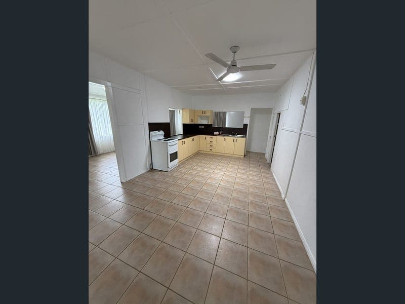 8 Christsen Street, Bundaberg North — photo 1 of 5