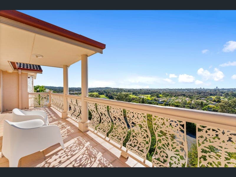 2/11 Tara Terrace, Carrara — photo 1 of 5