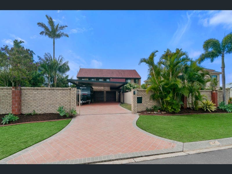 14 Girua Avenue, Runaway Bay — photo 1 of 5
