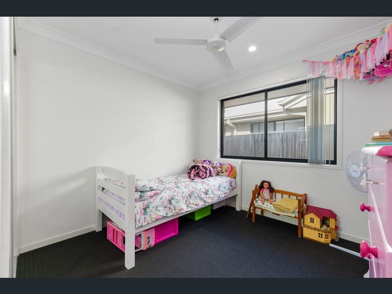 4 Mieka Crescent, Pimpama — photo 1 of 5