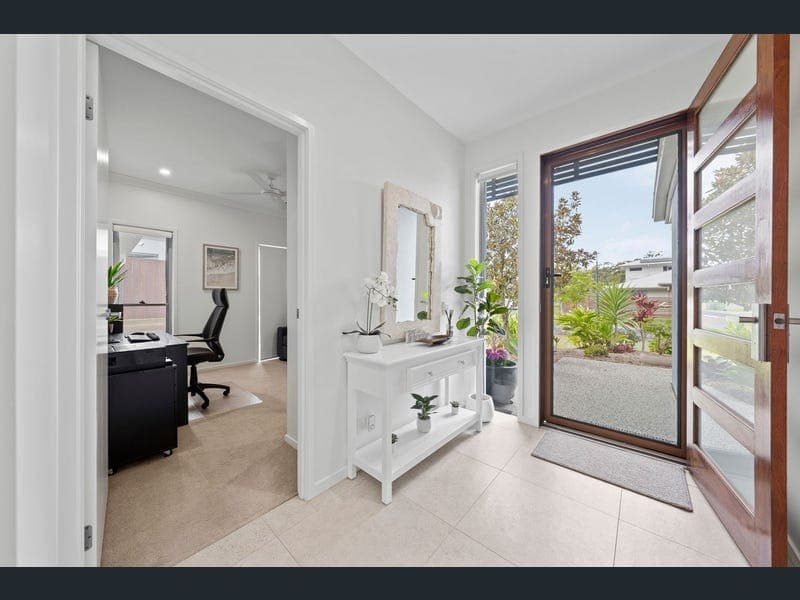 28 Mapleton Crescent, Capalaba — photo 1 of 5