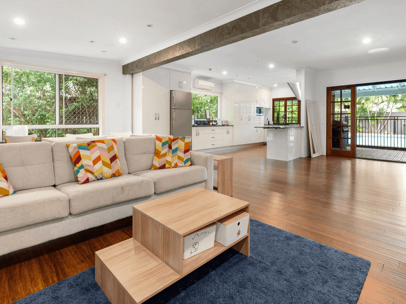 26 Reuben Street, Holland Park — photo 1 of 5