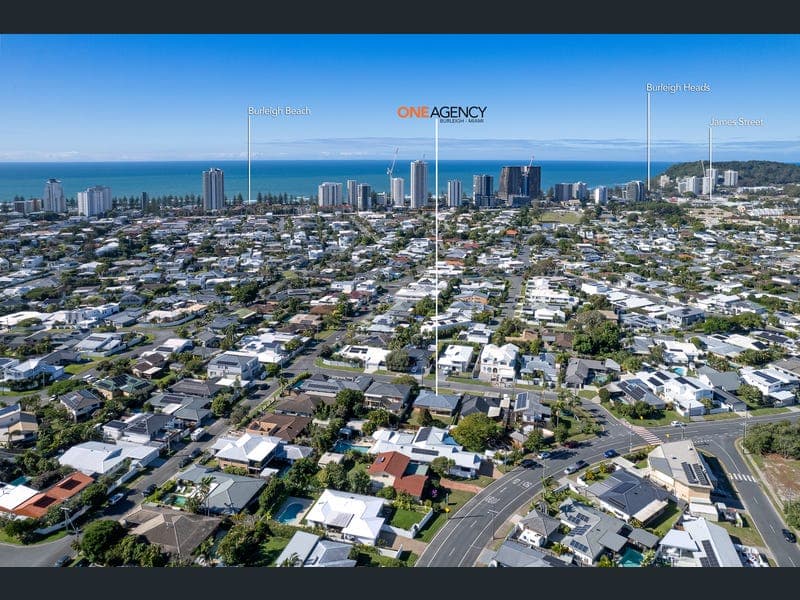 6 Skua Street, Burleigh Waters — photo 1 of 5
