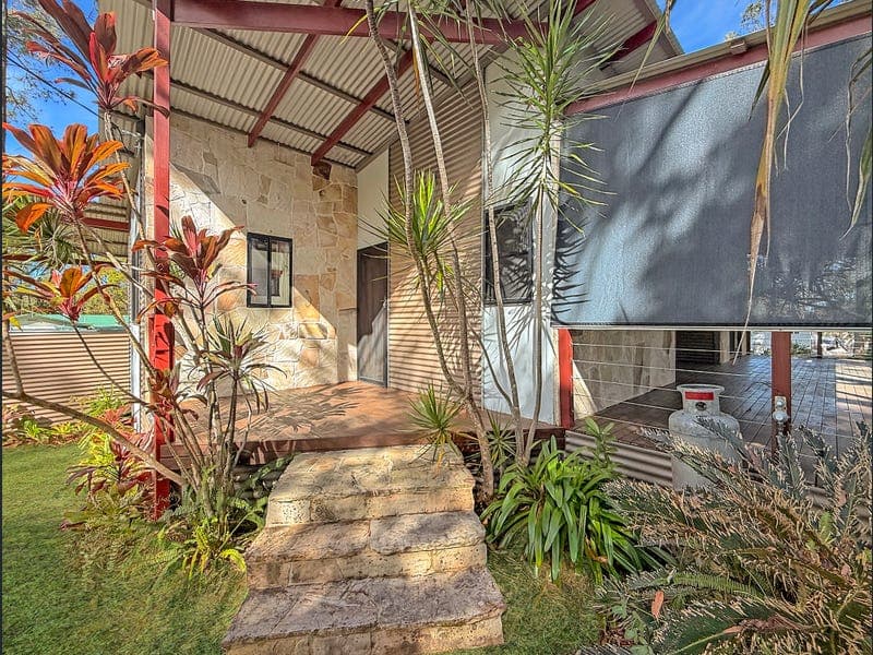 29 Nugent Street, Macleay Island — photo 1 of 5