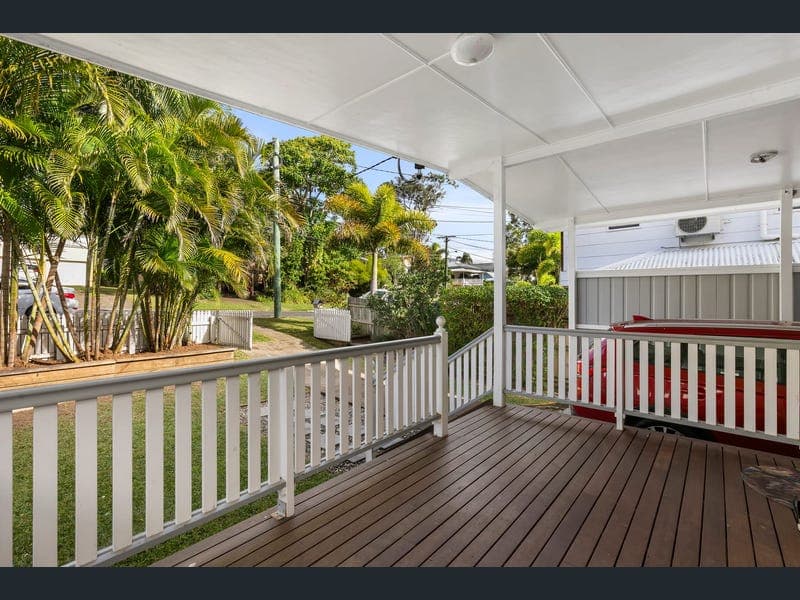 39 Fawkner Street, Chapel Hill — photo 1 of 5