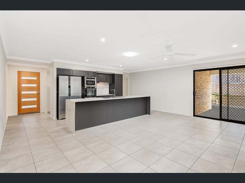 2/28 School Road, Capalaba — photo 1 of 5