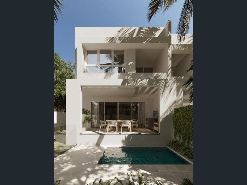 1/37 Broadwater Street, Runaway Bay — photo 1 of 5