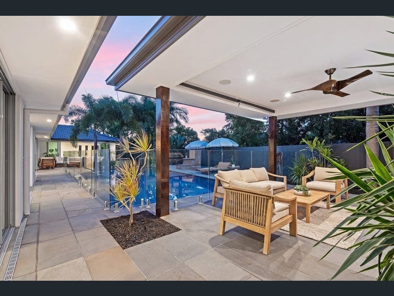 2 Eagle Avenue, Burleigh Waters — photo 1 of 5