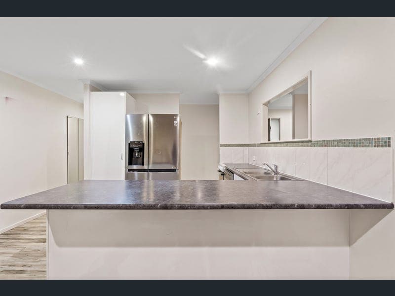 238 Discovery Drive, Helensvale — photo 1 of 5