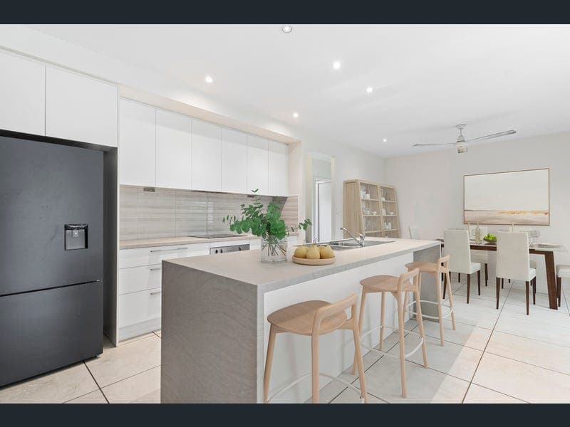 9 Woodlock Drive, Edmonton — photo 1 of 5