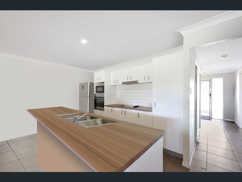 4 Balmoral Court, Moore Park Beach — photo 1 of 5