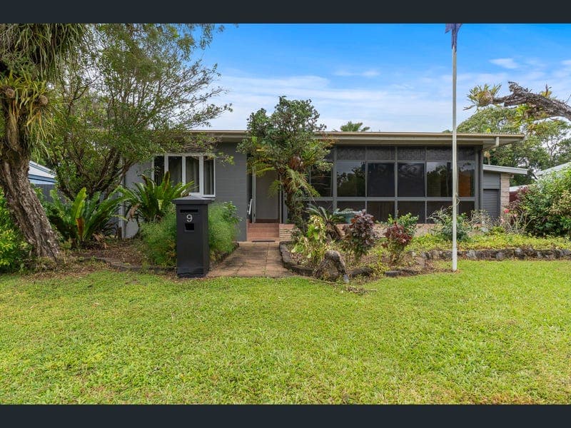 9 Leslie Street, Mooroobool — photo 1 of 5