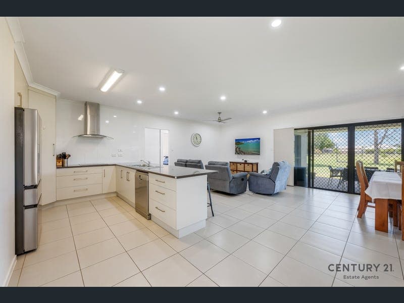 3 Palmerston Drive, Branyan — photo 1 of 5