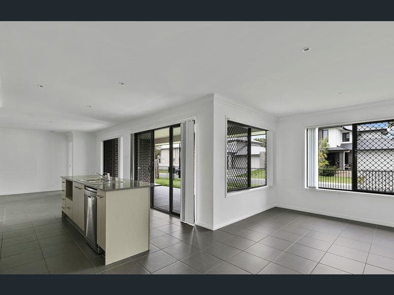 7 Lauren Circuit, Brighton — photo 1 of 5