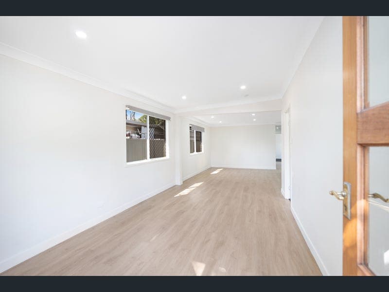 4 John Street, Caboolture South — photo 1 of 5