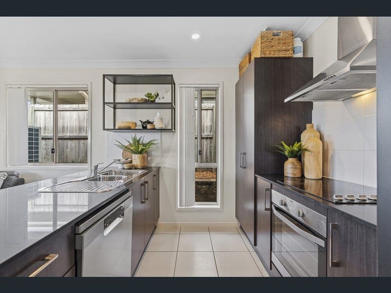 20 Mieka Crescent, Pimpama — photo 1 of 5